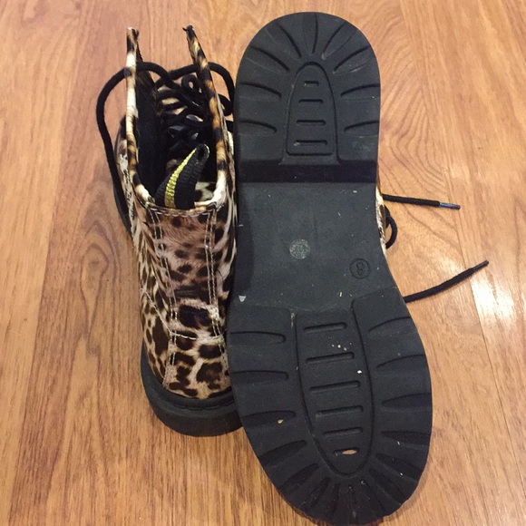 Leopard Print Boots - Picture 4 of 7